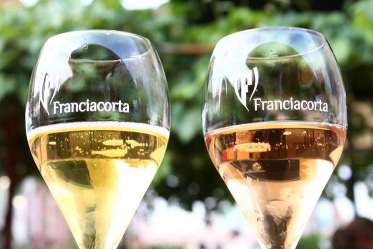 Franciacorta Wine Tasting and Shopping Tour
