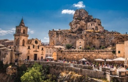 Matera: In the depths of the rock churches with a gourmet dinner in a Sasso